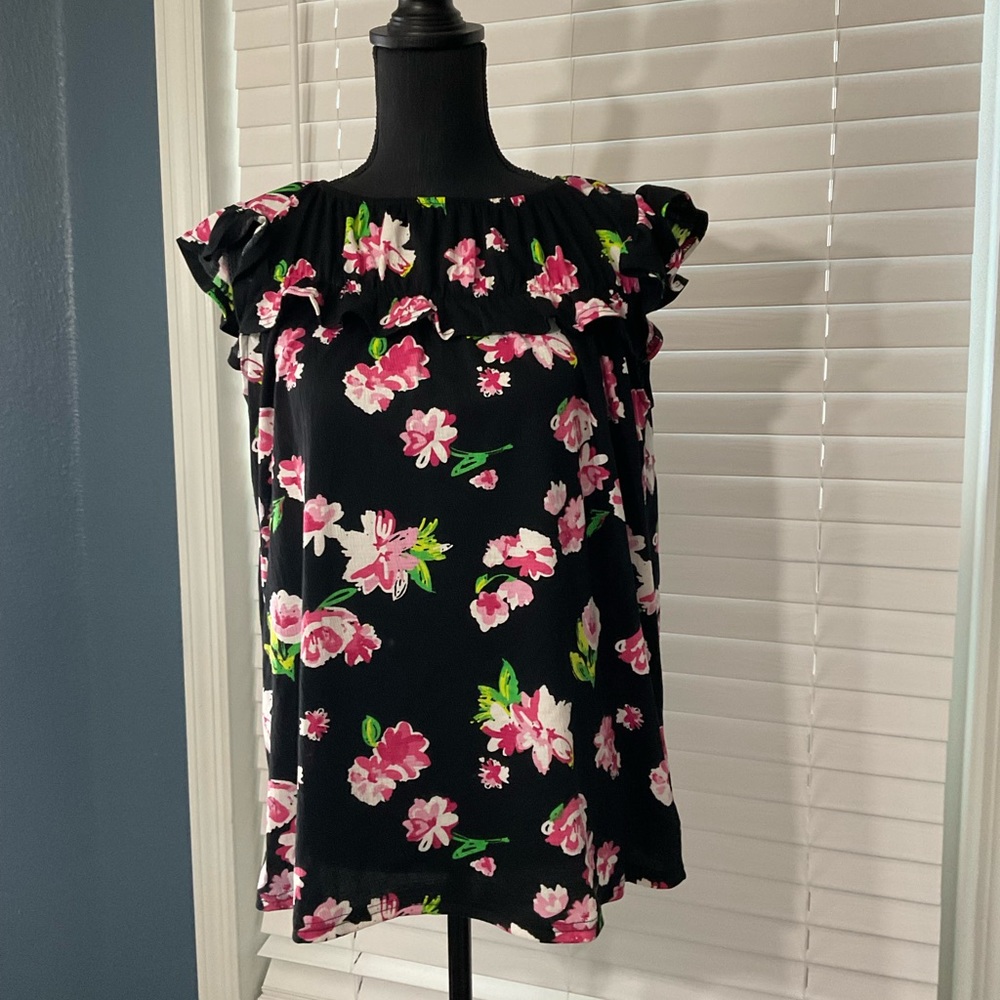 Black floral  LuLaRoe Stasha top.